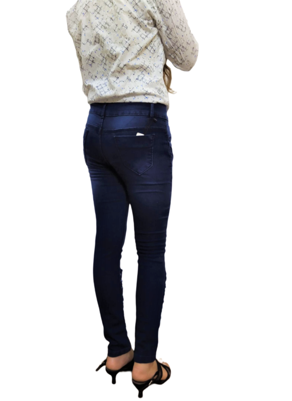 Women's Shreded Cut Jeans - Image 7