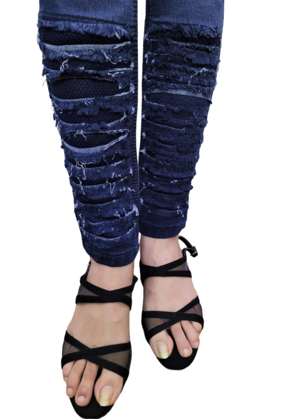 Women's Shreded Cut Jeans - Image 8